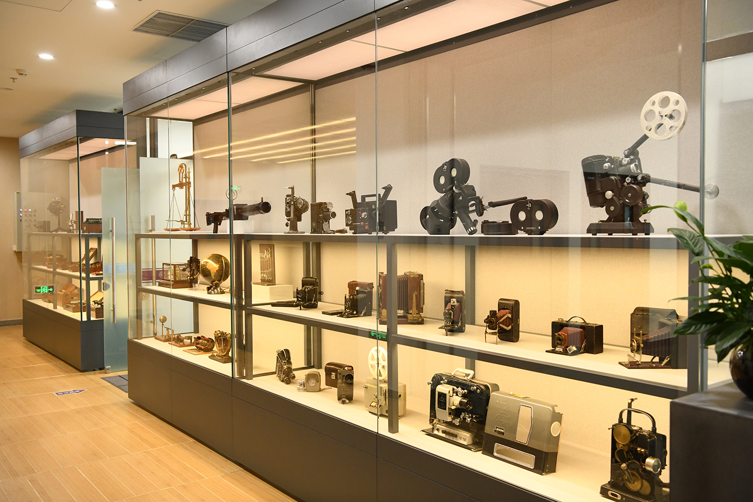 清华大学科学博物馆珍品柜正式开放  摄影电影器材首秀