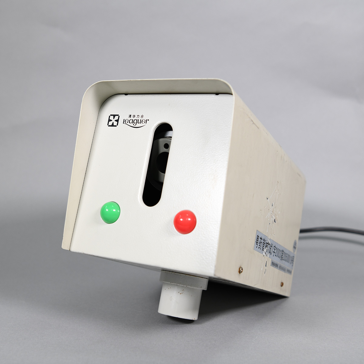 立式扫描红外人体表面温度快速筛检仪（部分），2003年生产