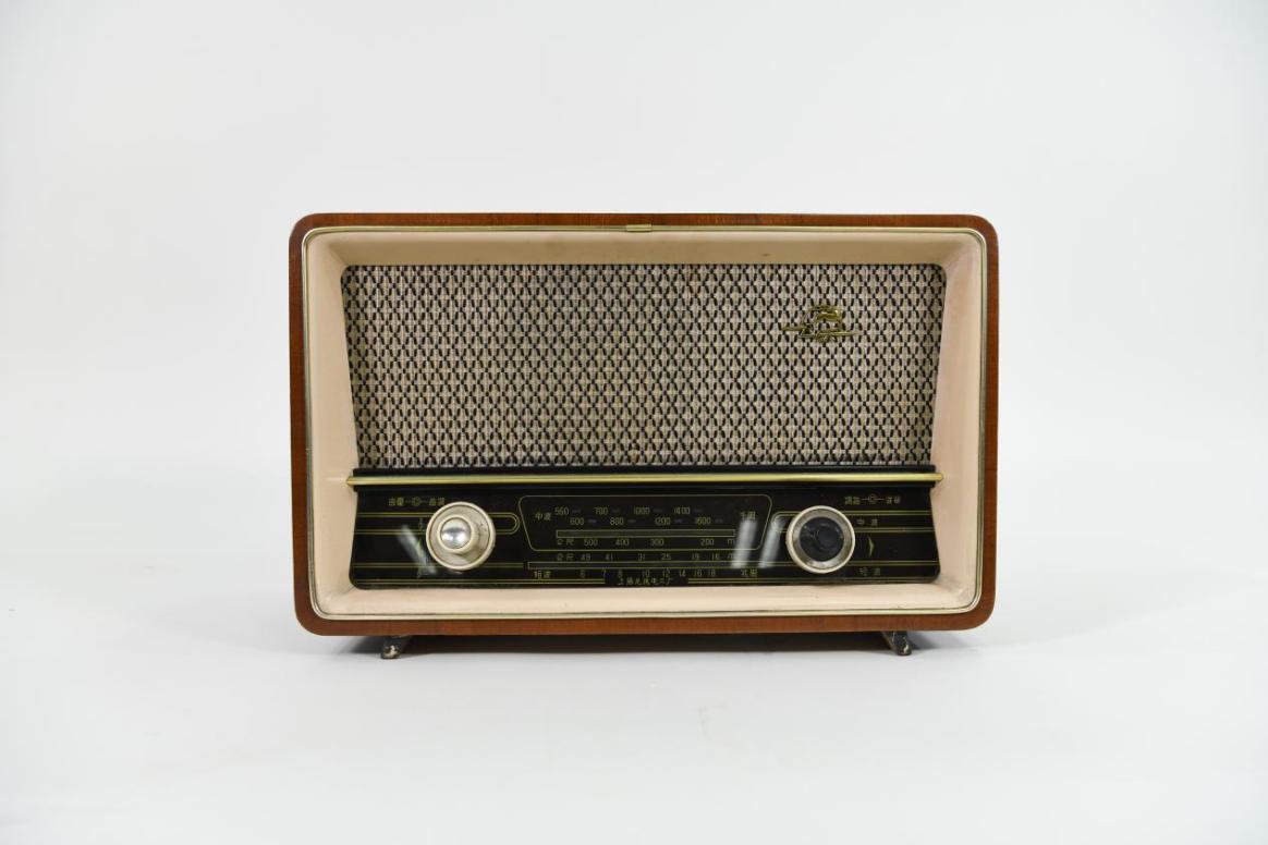 邢洲勋、李玉安、邢海峰、邢海捷一家向我馆捐赠2件藏品