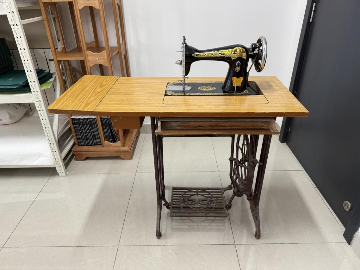 侯玉明先生向我馆捐赠蝴蝶牌缝纫机