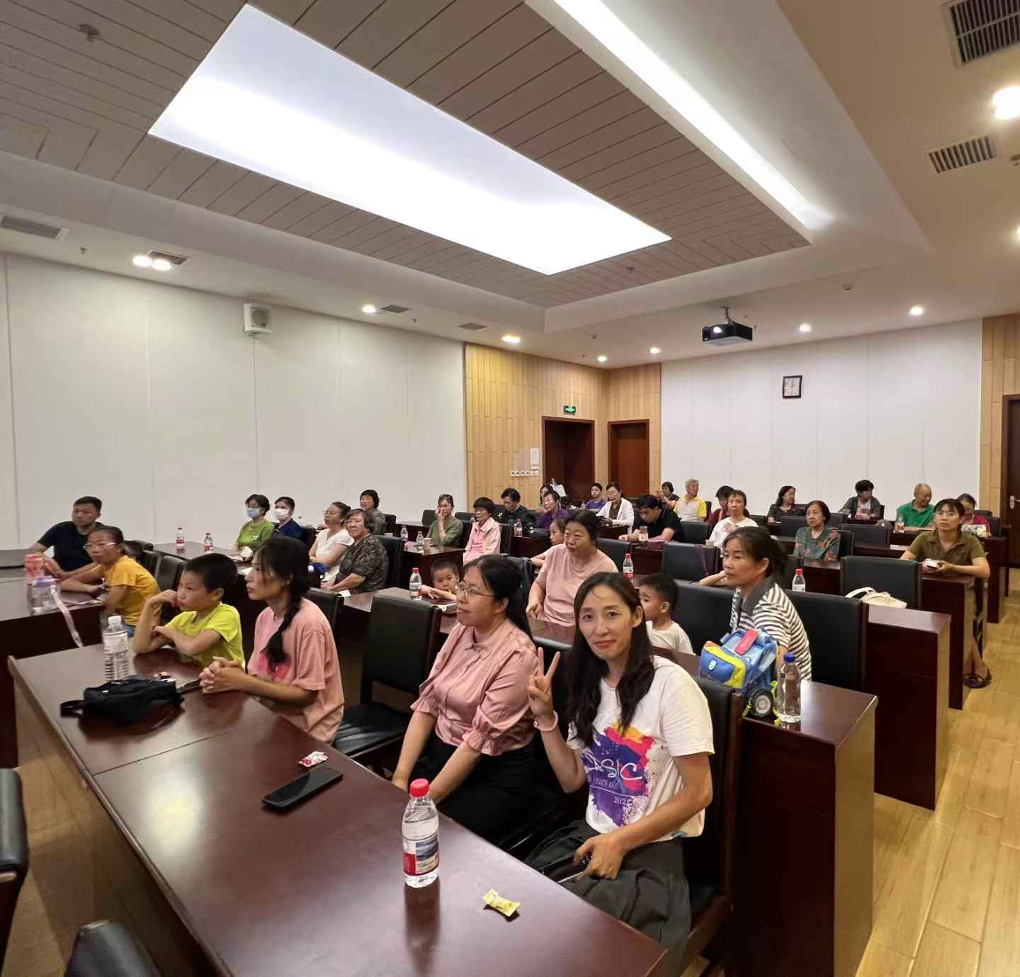 电波不逝 精神永存：科学博物馆与清华园街道联合举办红色“科学光影”放映活动-图片1