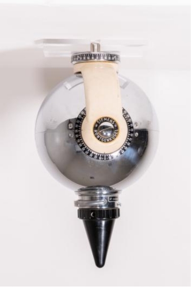 曹敏丽女士资助我馆购买科学藏品