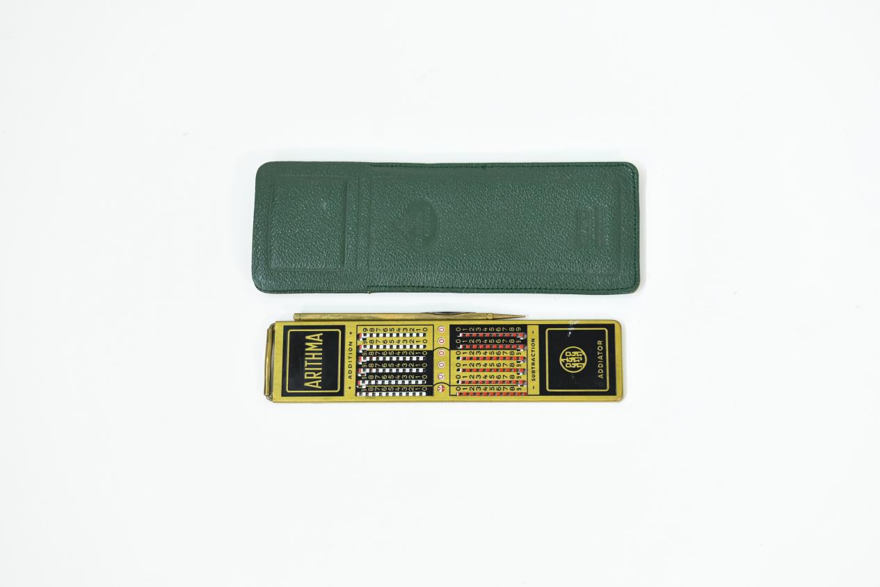 钟秉明先生向我馆捐赠加法器