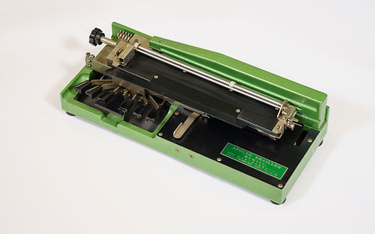 阿波罗盲文打字机“MIMIIC”侧面俯瞰