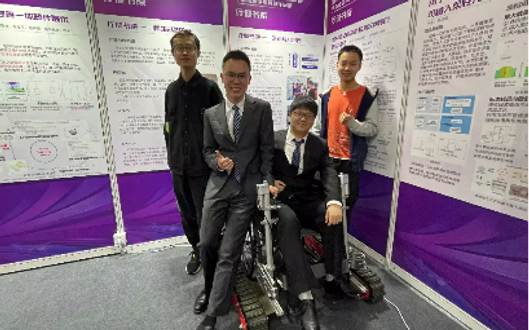 手动轮椅的乘员自操作电动上下楼套件展会合照