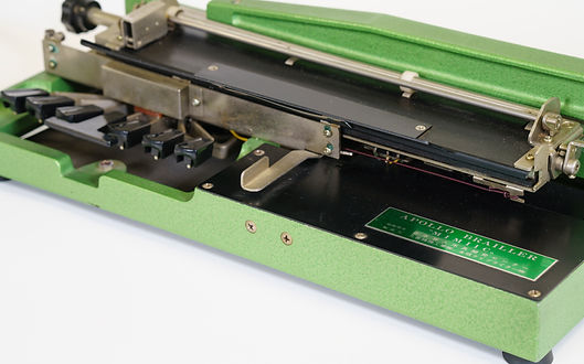 阿波罗盲文打字机“MIMIIC”侧面