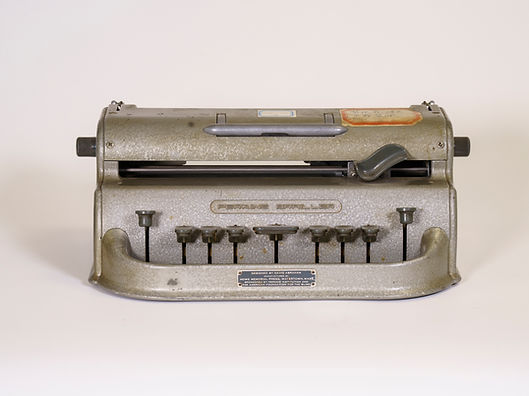 帕金斯盲人打字机(Perkins Brailler)-正面