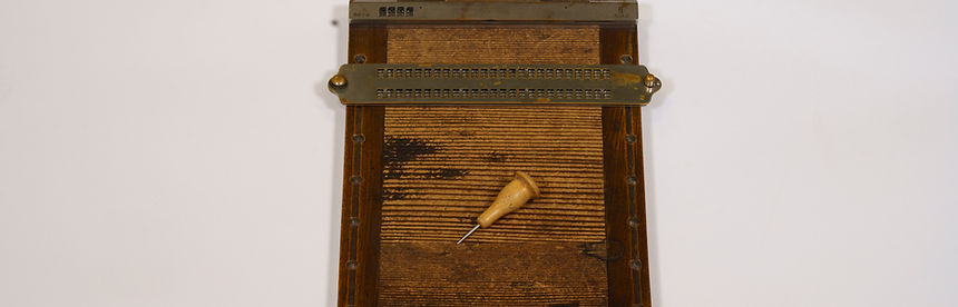 2行盲文写字板一套(包括写字板、垫板、写字笔)