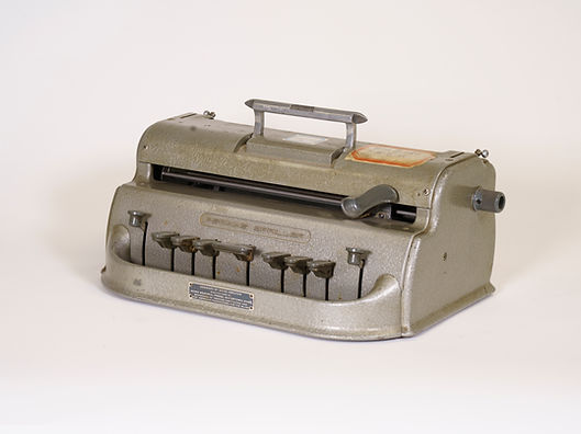 帕金斯盲人打字机(Perkins Brailler)-侧面