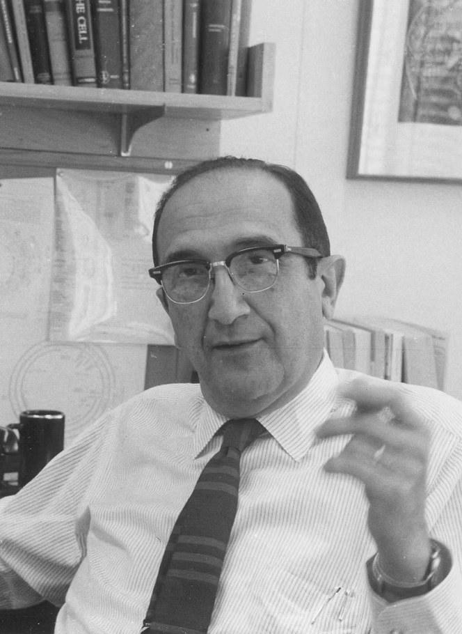 萨尔瓦多·卢里亚照片